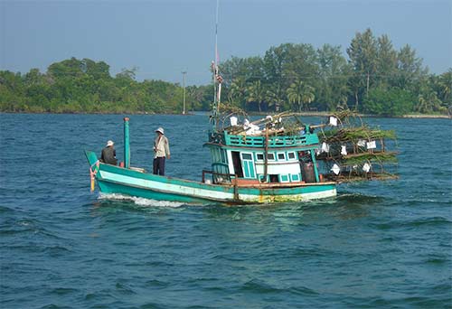 boats are used for transport in koh kong